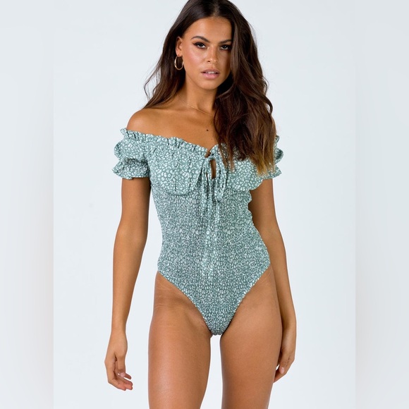 Princess Polly Bodysuit - Picture 1 of 7